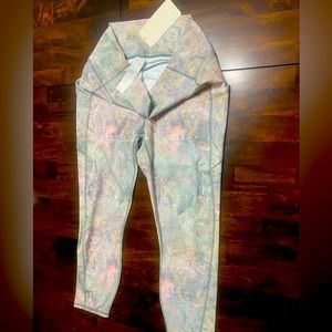 NWT- Fabletics Oasis High-Waisted Pocket 7/8 Leggings MOONROCK (24”) - S…